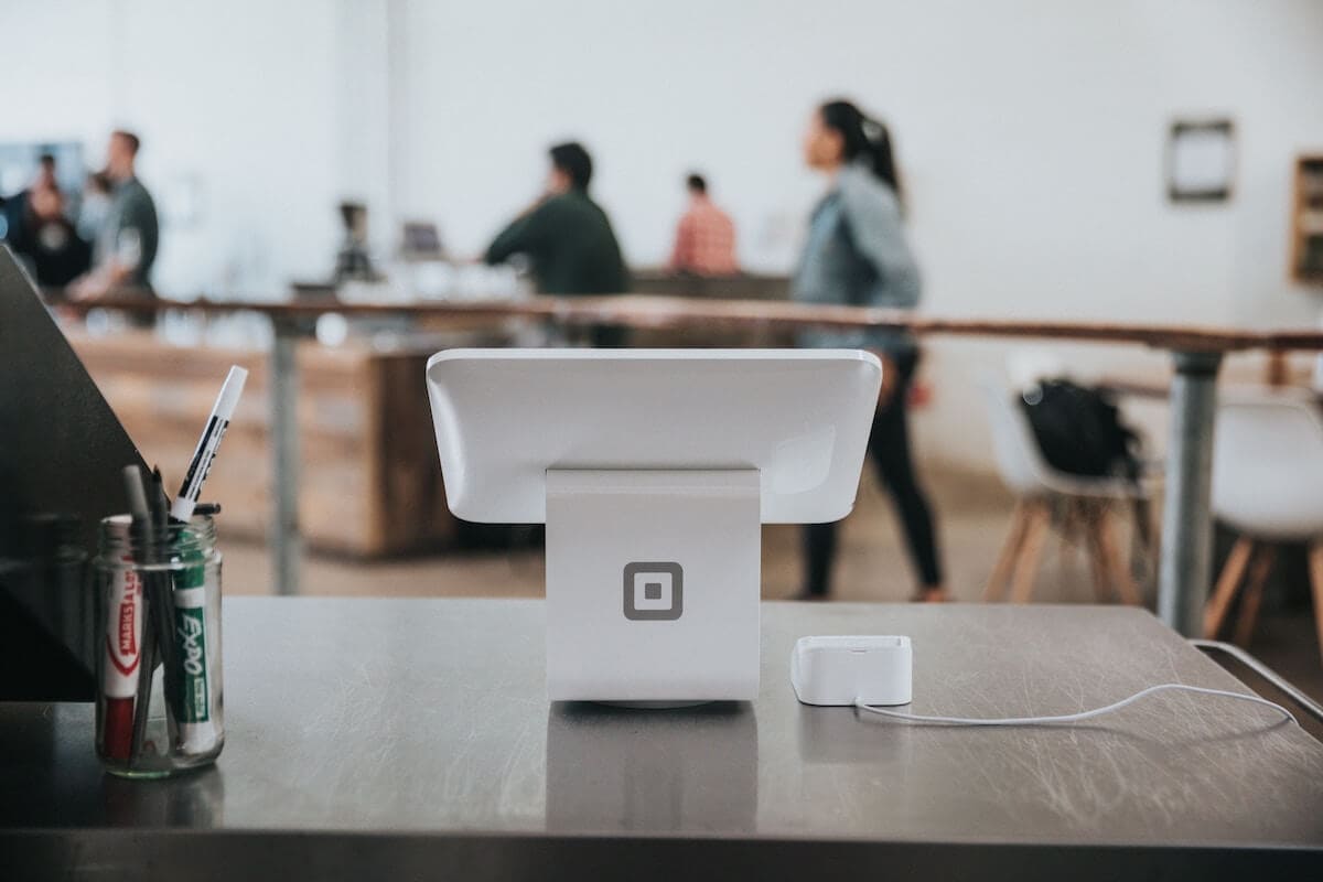 Advantages and Disadvantages of 6 Retail Self-Checkout Systems | Sprinting Software